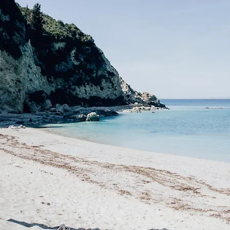 Attic Next To Agios Nikita's Daire *